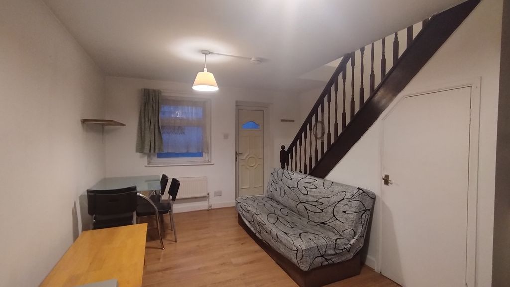 Property photo 3 of 7 Bedroom 1