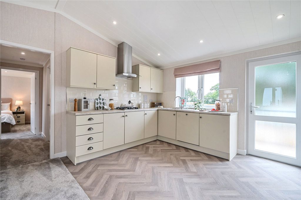 Property photo 3 of 11 Picture No. 02