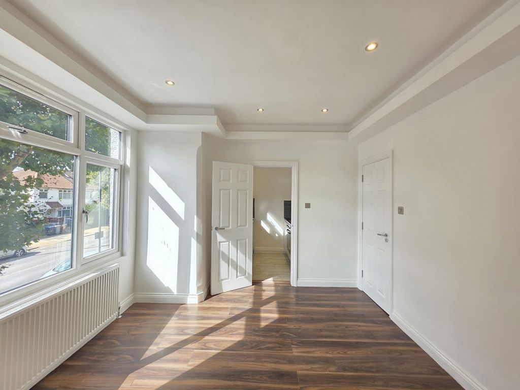 Property photo 1 of 13 Photo 8