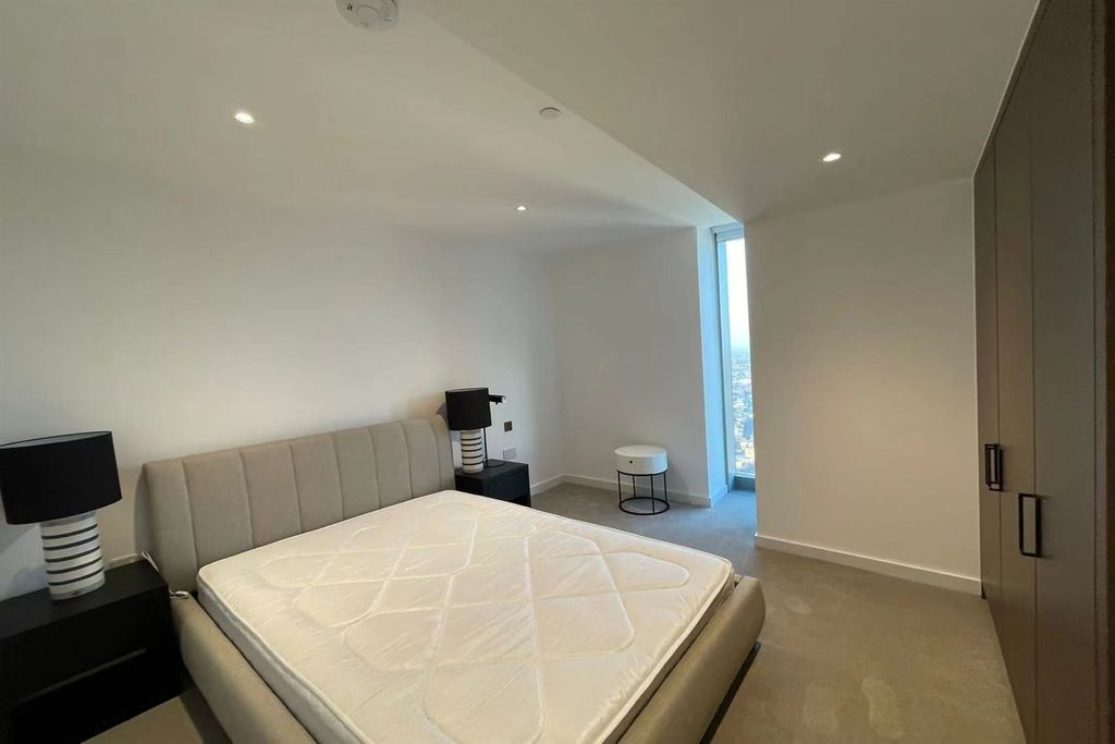 Property photo 3 of 10 Bedroom