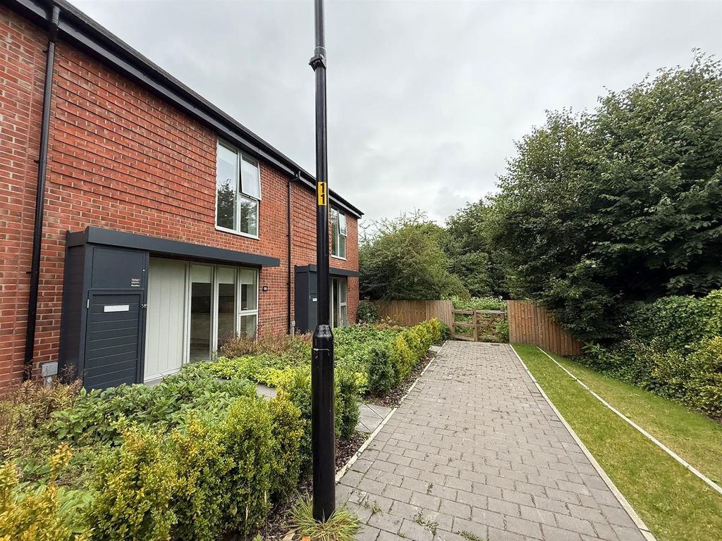 Property photo 1 of 17 E3E613F1-d64c-41Dd-8F6c-dc42d3489ee1.Jpg