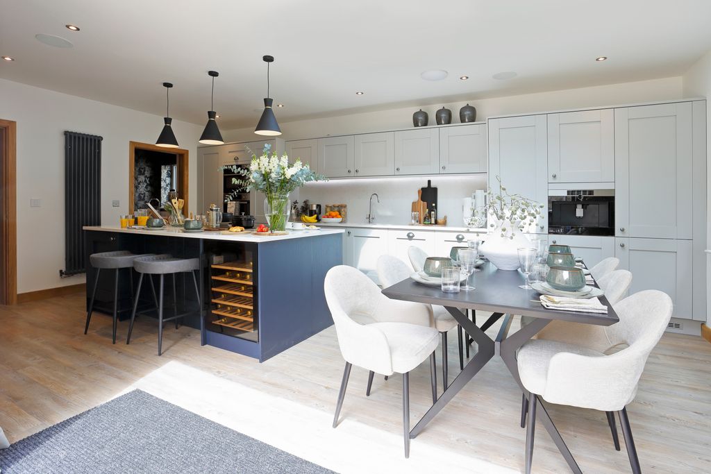 Property photo 2 of 16 Show Home