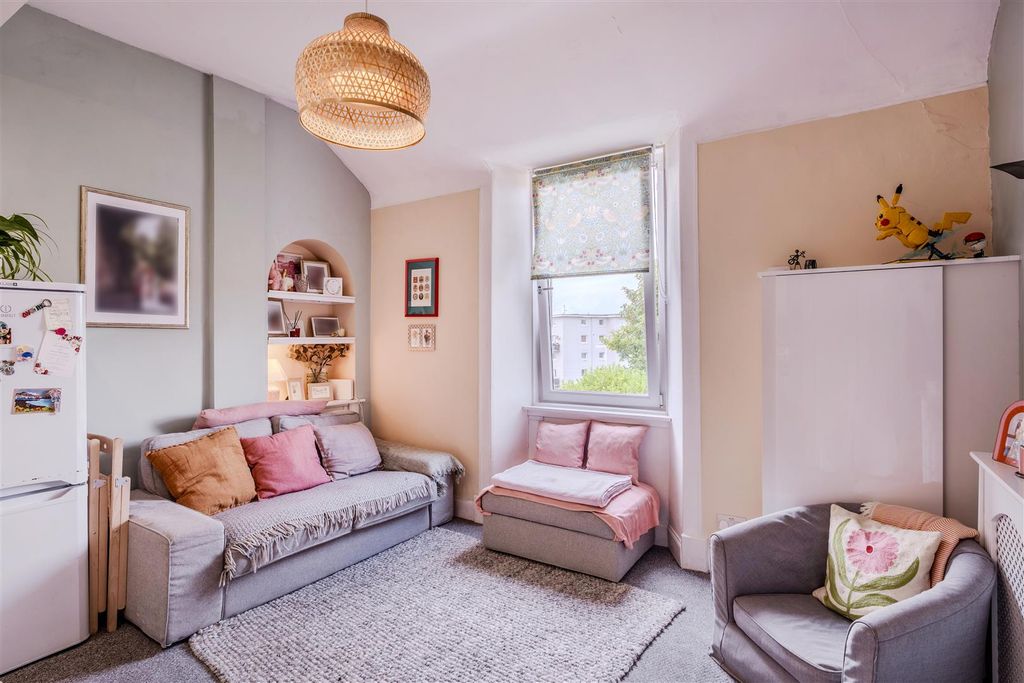 Property photo 3 of 20 7Ewilliam-4.Jpg