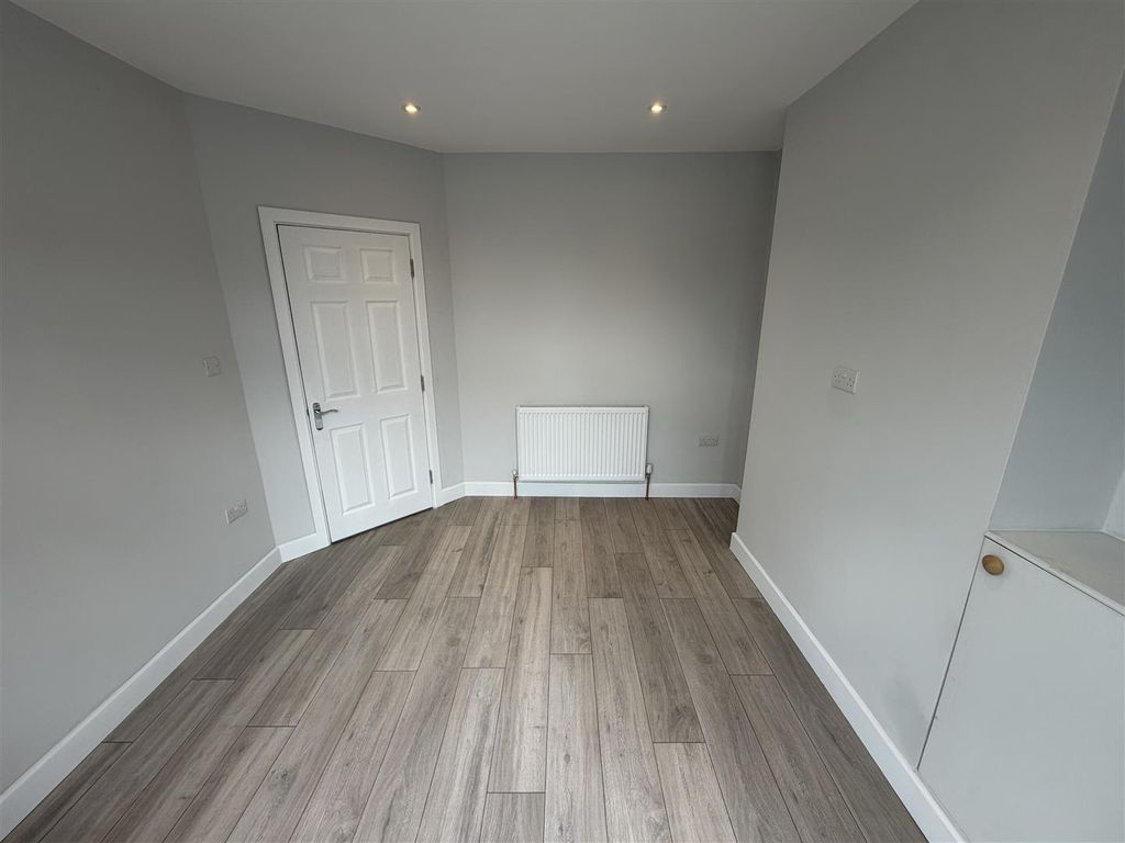Property photo 3 of 11 Front Room