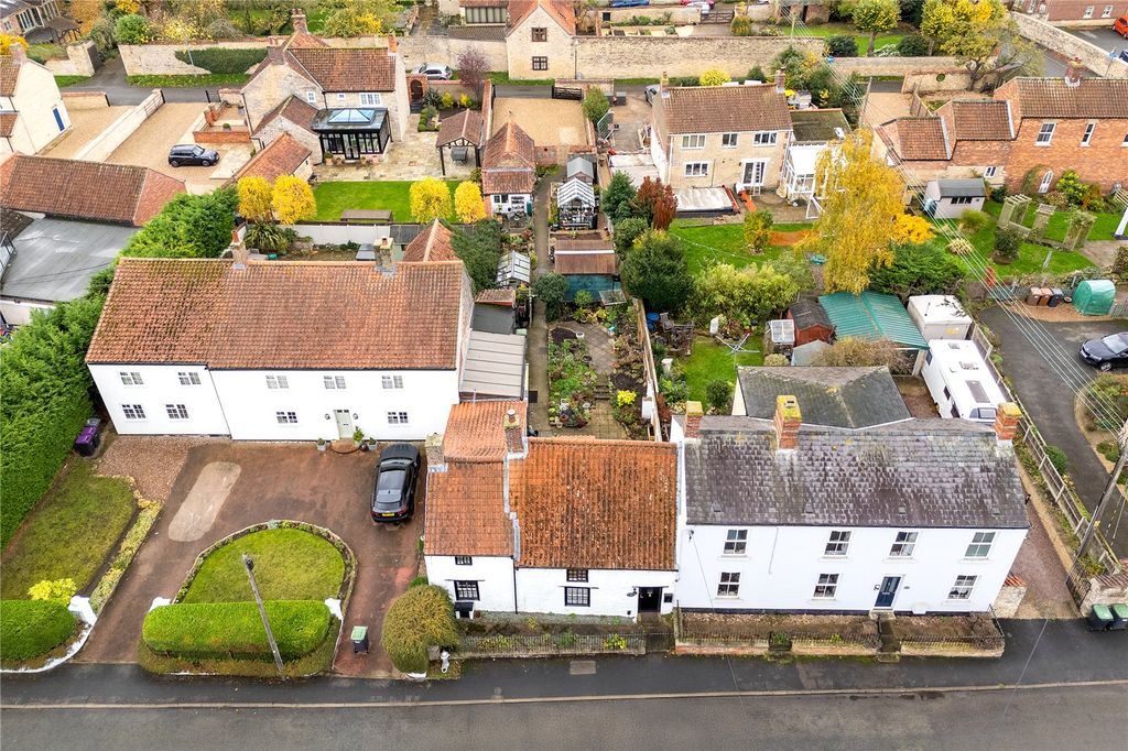 Property photo 3 of 28 Outside