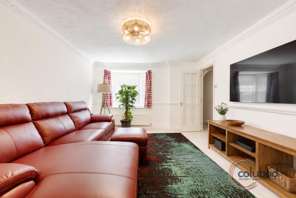 Property photo 3 of 19