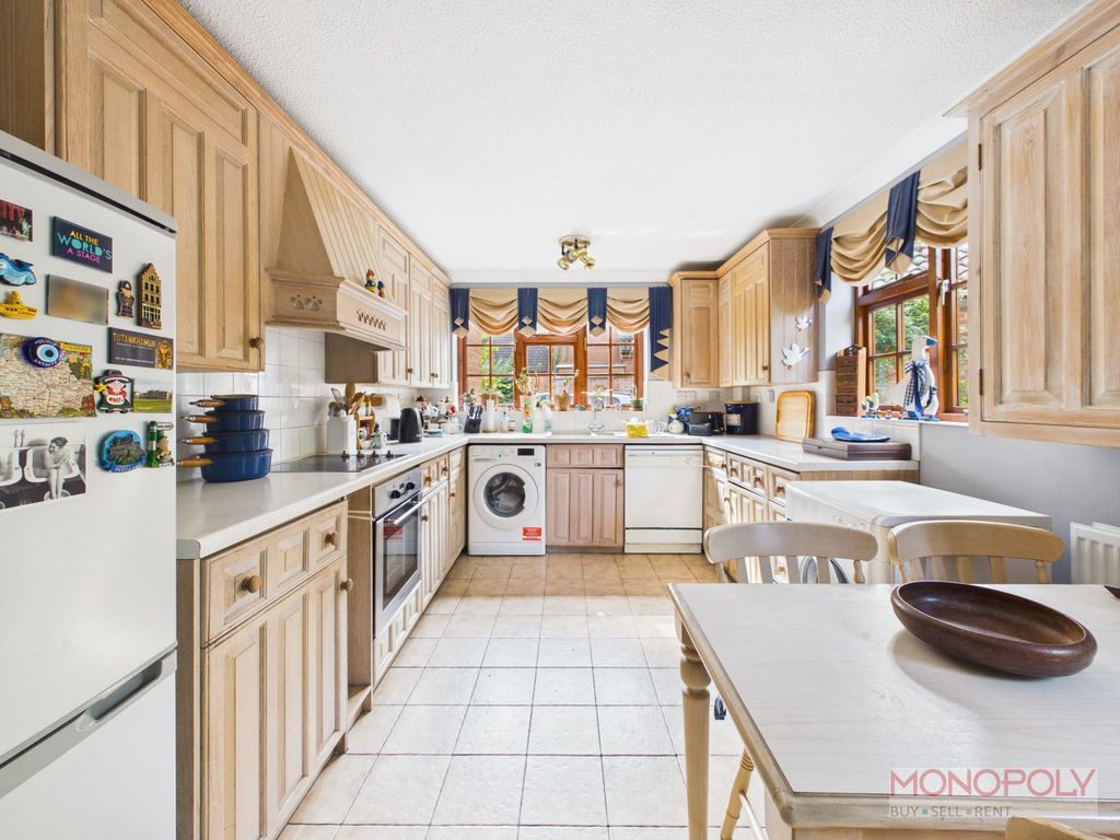 Property photo 3 of 28