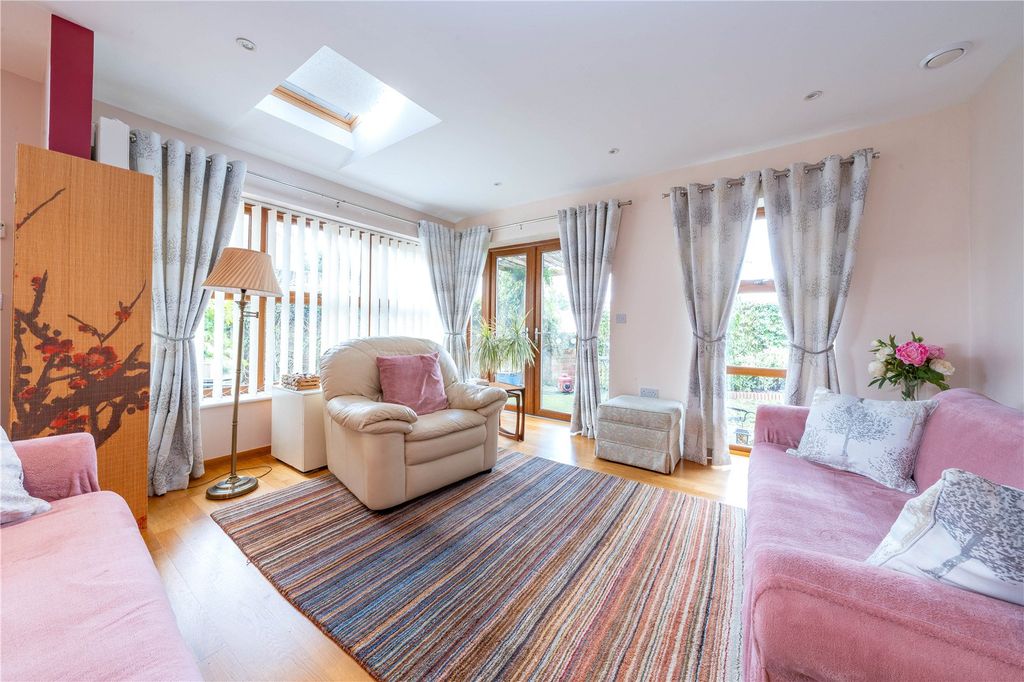 Property photo 3 of 27 Internal