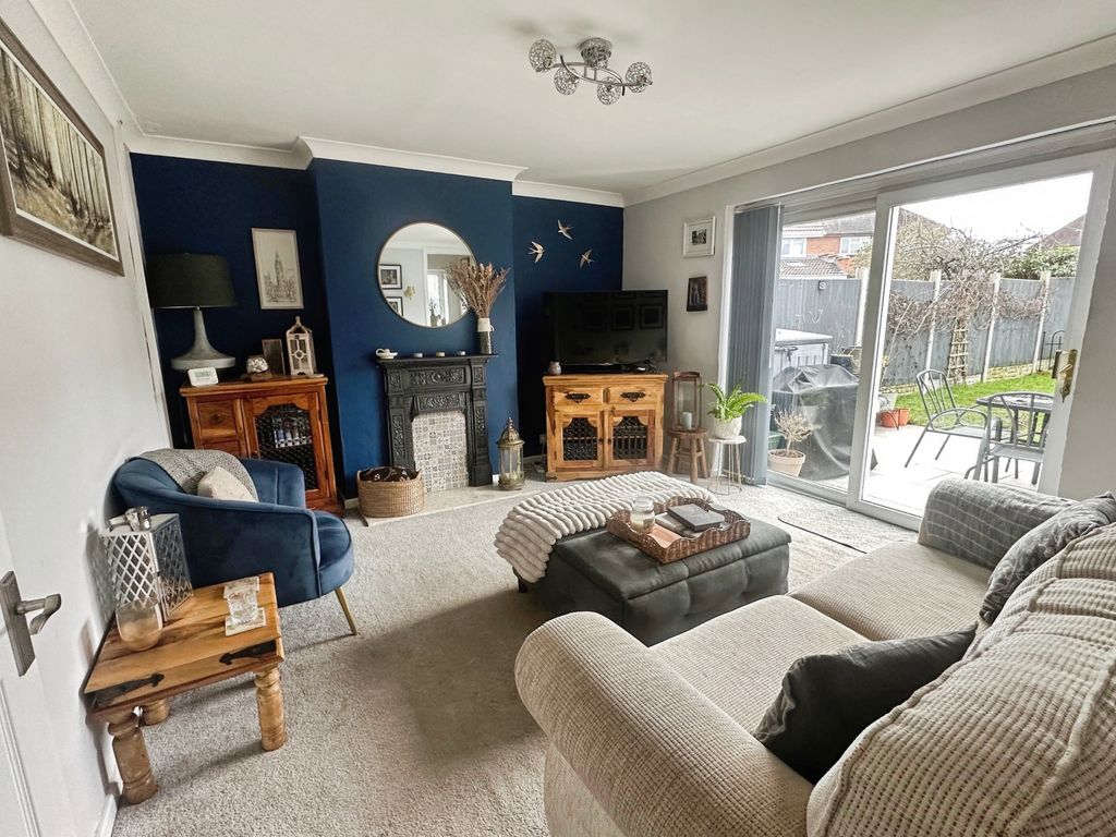 Property photo 2 of 14 Lounge