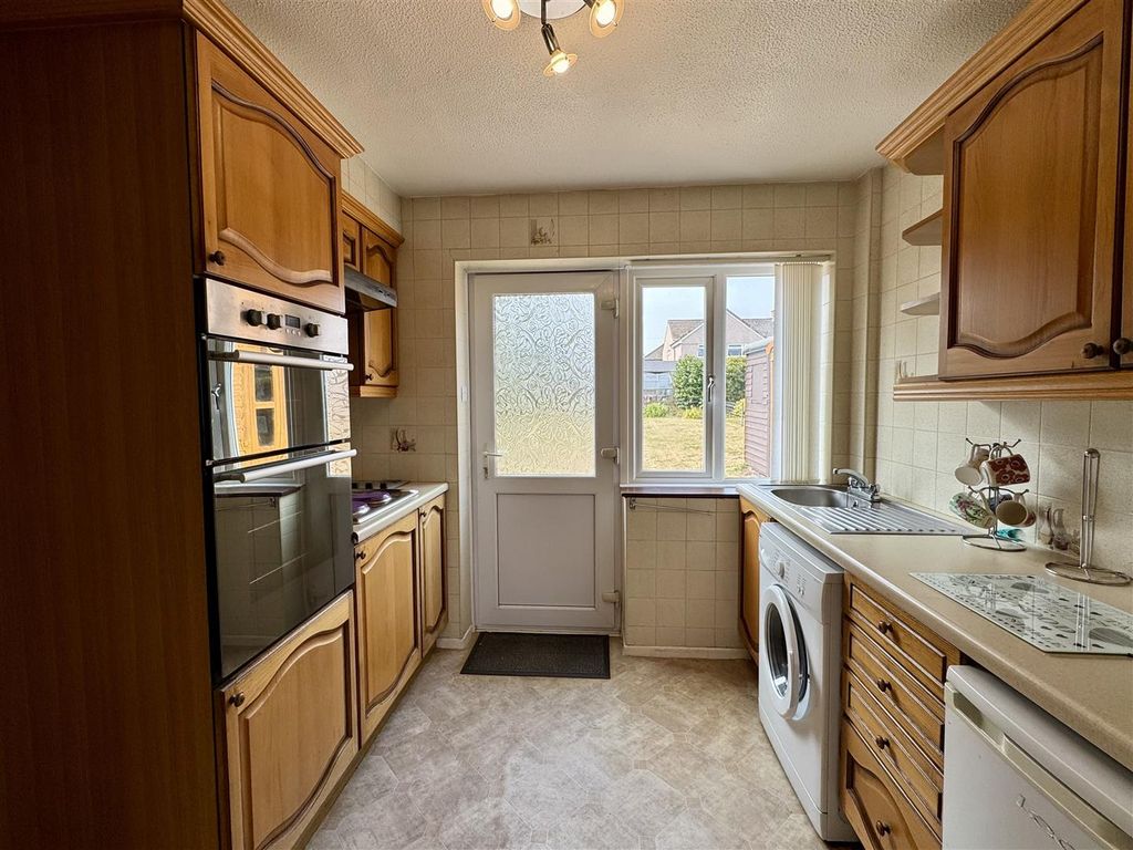 Property photo 2 of 19 Kitchen