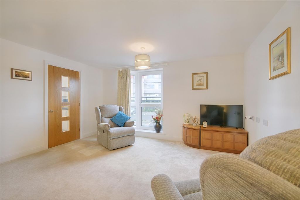 Property photo 3 of 30 8547670-Interior26.Jpg