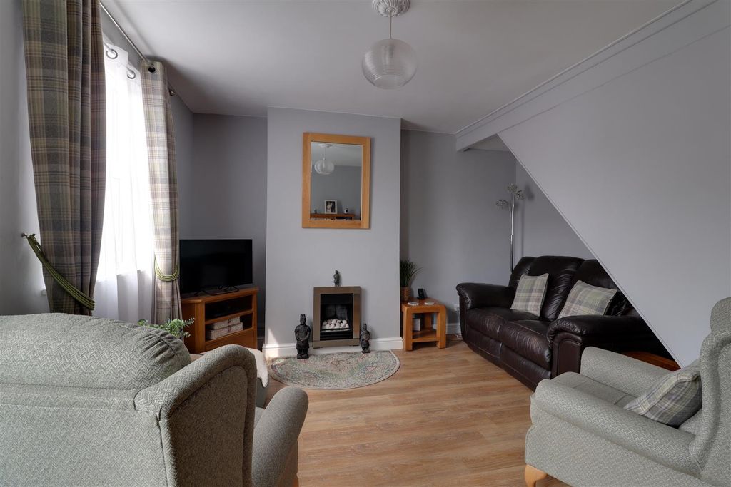 Property photo 2 of 20