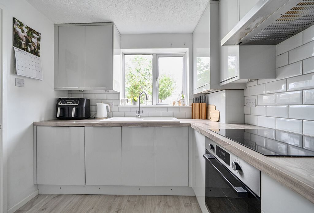 Property photo 2 of 24 1470931-10-6A1d6F...