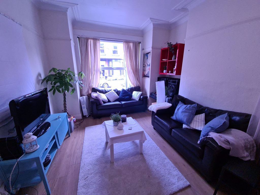 Property photo 3 of 19 A Bright And Welcoming Living Room With Large Wind...