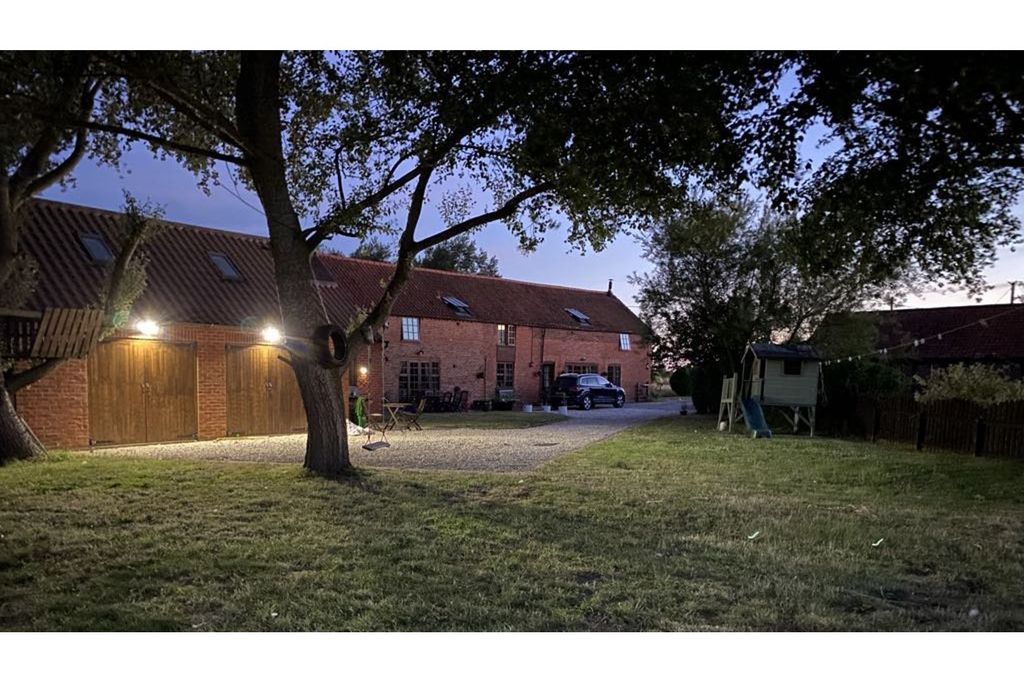 Property photo 3 of 28