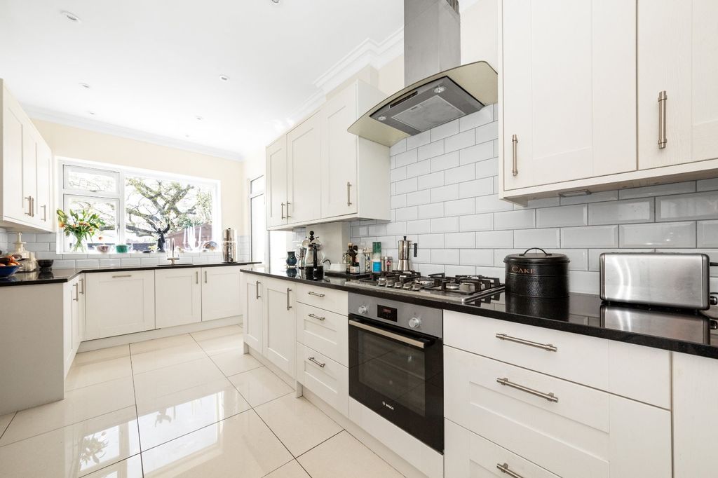 Property photo 3 of 16 Picture No. 10