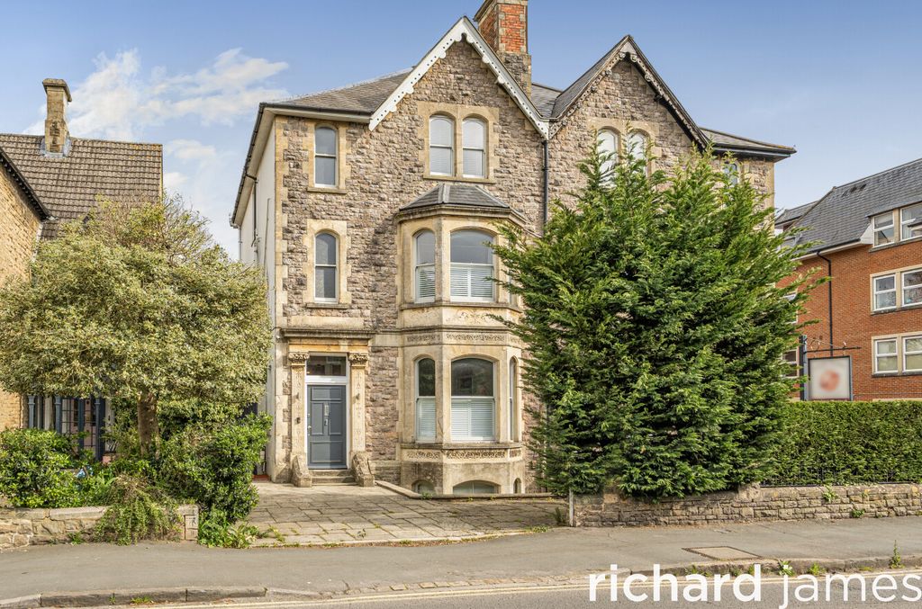 Property photo 1 of 20 Cf68Edc2ce2E47Bf9Efced85Dec24A48