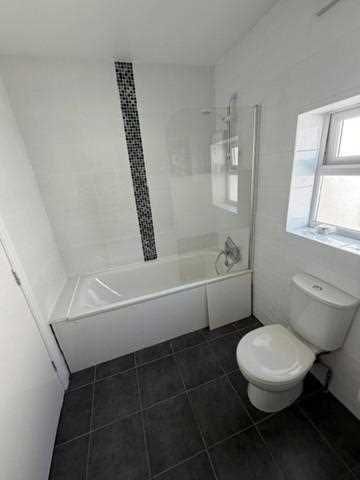 Property photo 2 of 9 Bathroom