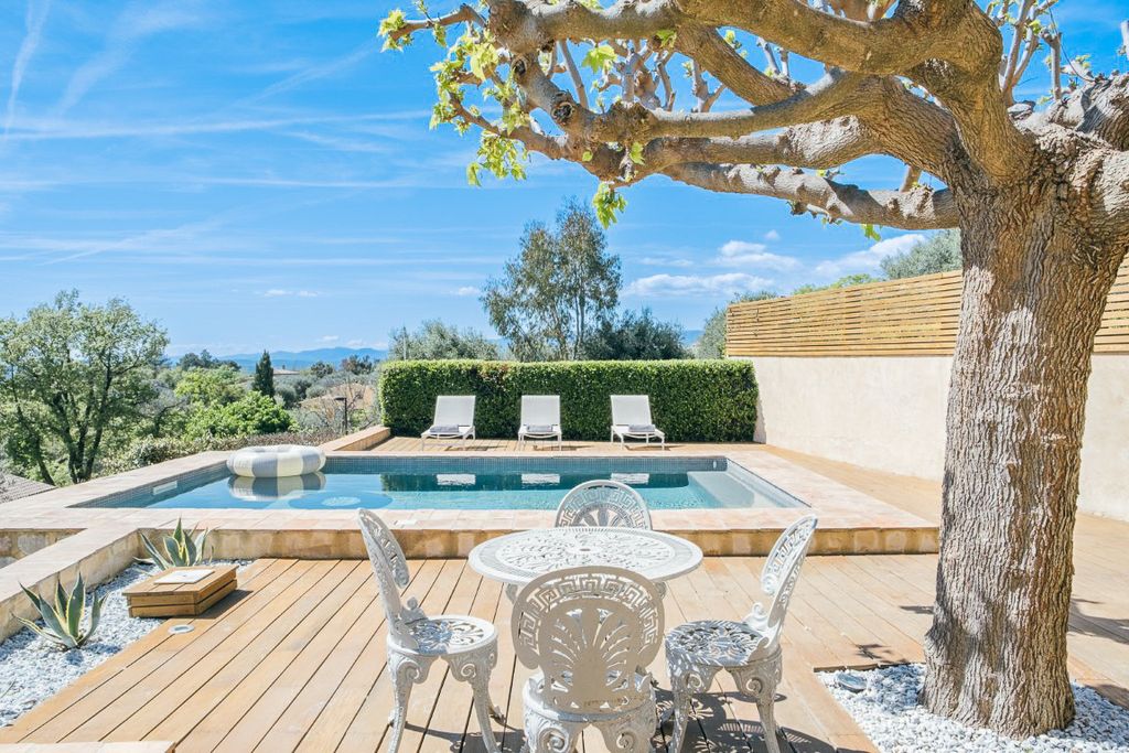 Property photo 2 of 39