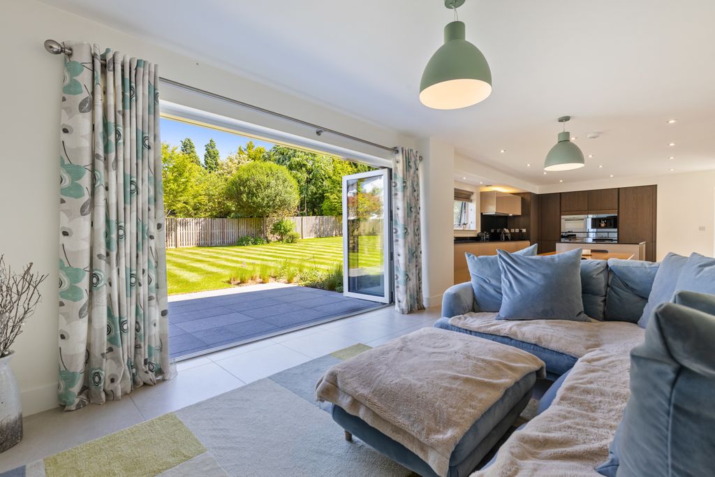 Property photo 3 of 23 A21 - Holland Park, Exeter - 250522