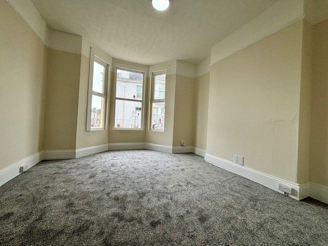 Property photo 1 of 8 Bedroom 1