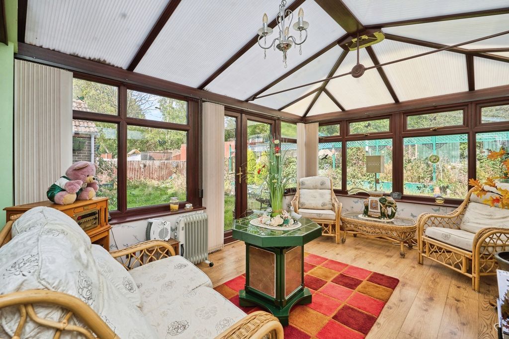 Property photo 2 of 12 Conservatory