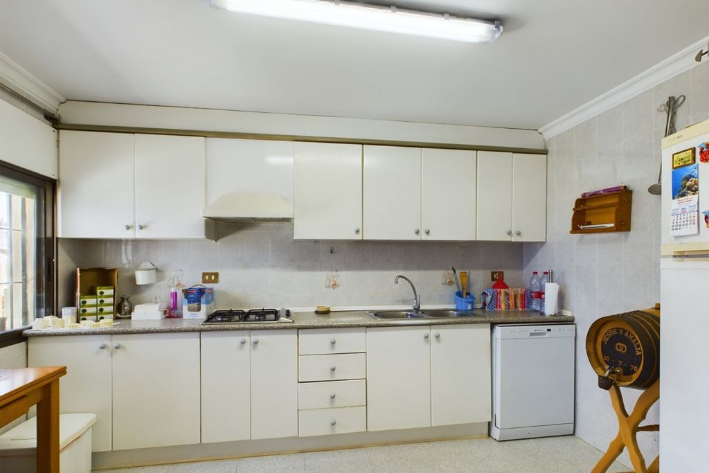 Property photo 3 of 49