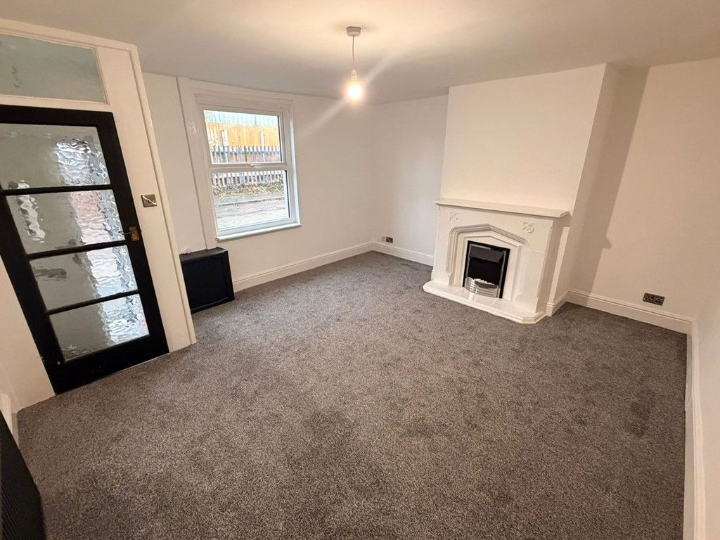 Property photo 2 of 8 Picture No. 17