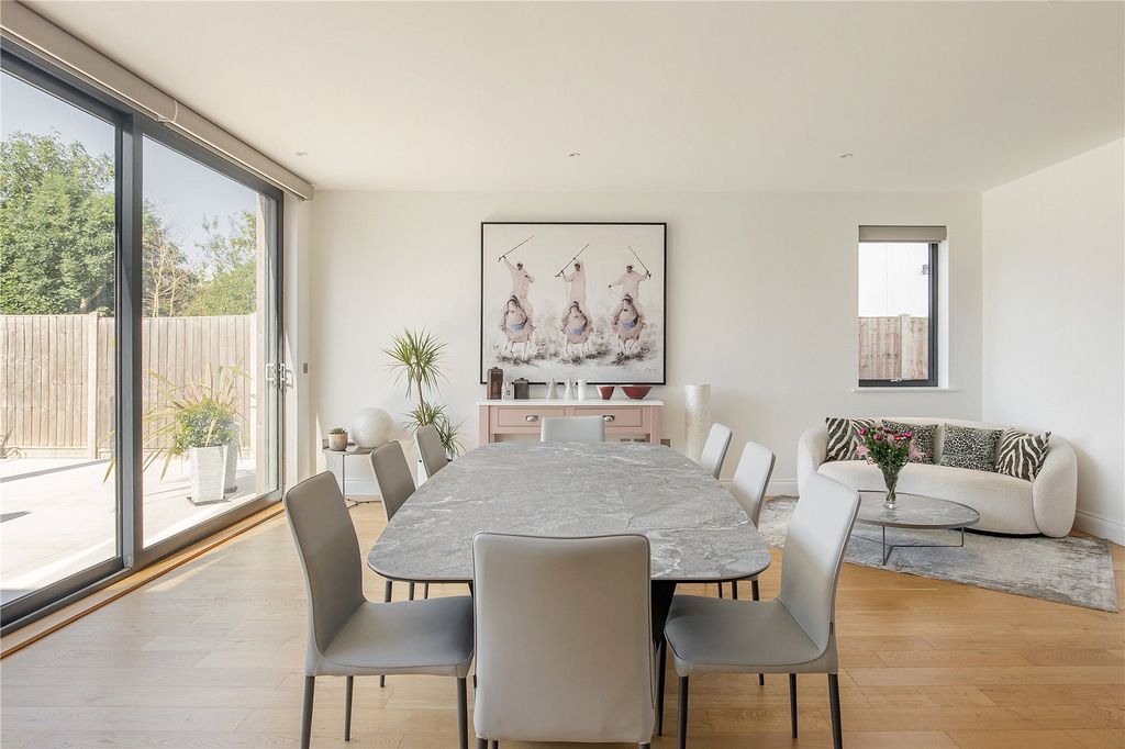 Property photo 3 of 14 Dining Room