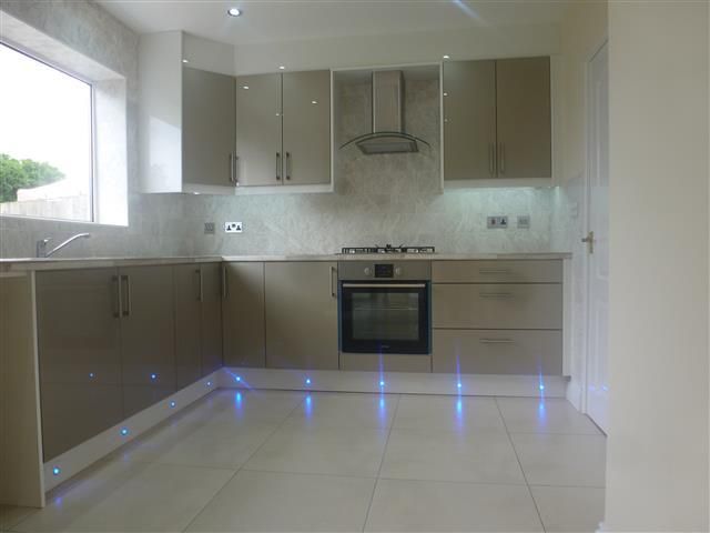 Property photo 1 of 9 Kitchen