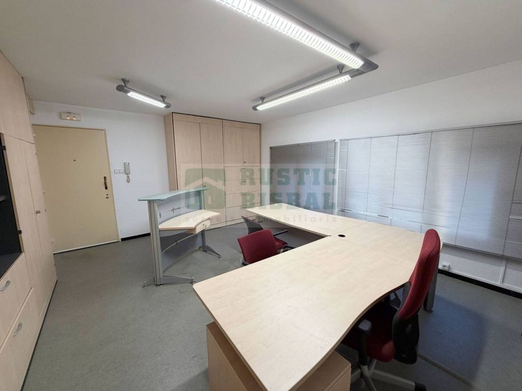 Property photo 1 of 5 Ground Floor Office For Sale In La Bisbal d’Empordà, Ideal As An Office With Restroom.