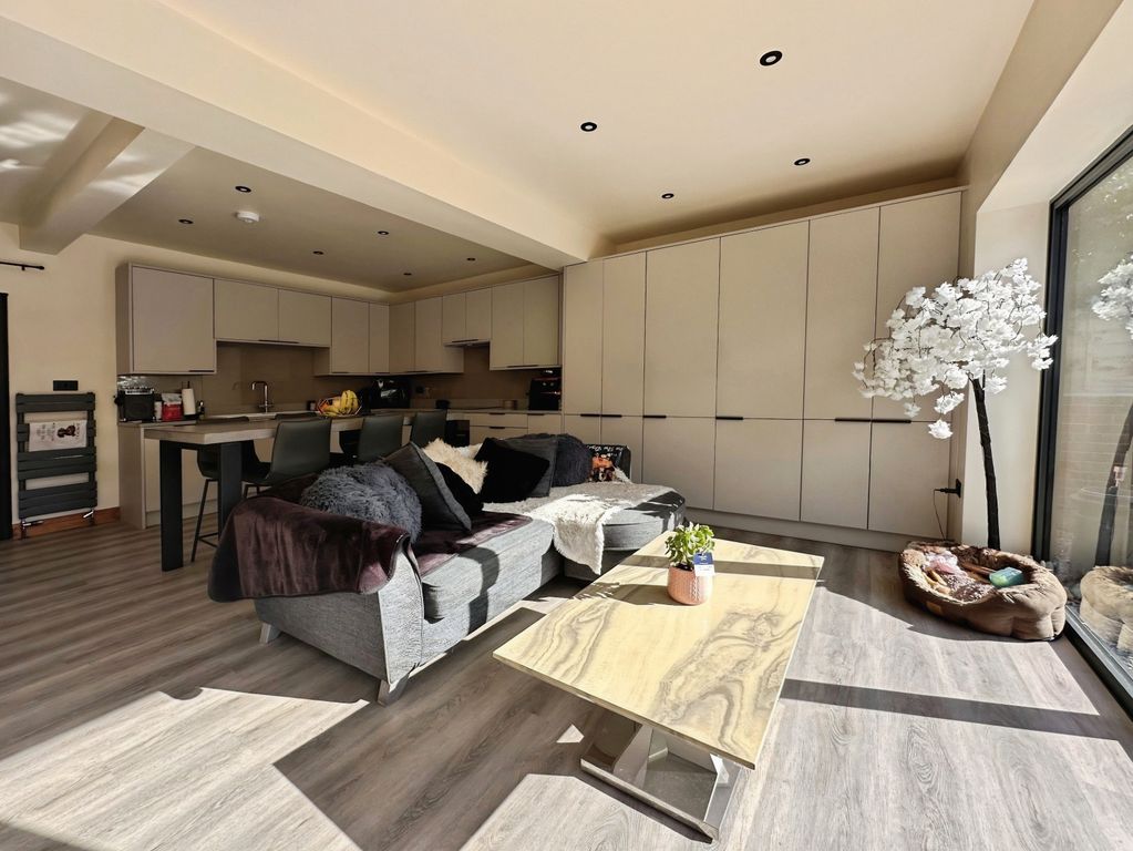 Property photo 2 of 22 Kitchen/Diner/Family Room