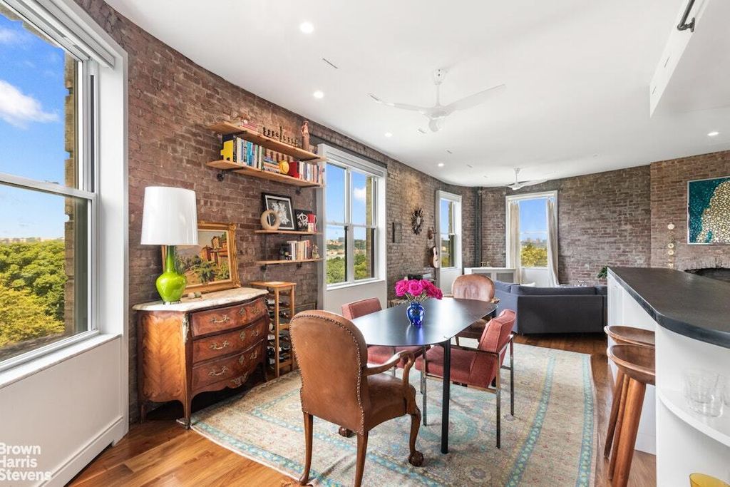 Property photo 2 of 8 <Alttext/>