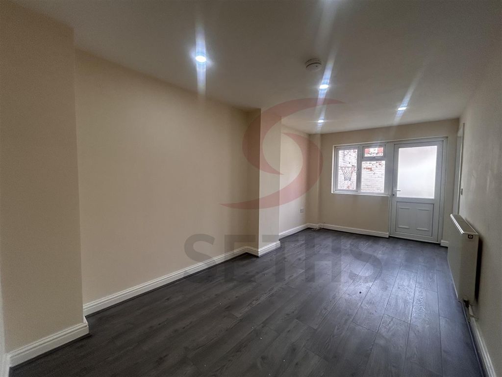 Property photo 2 of 9 Lounge