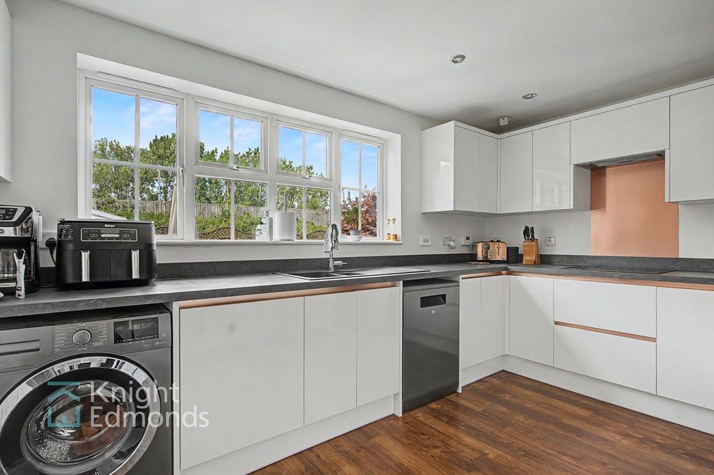 Property photo 2 of 19 Kitchen