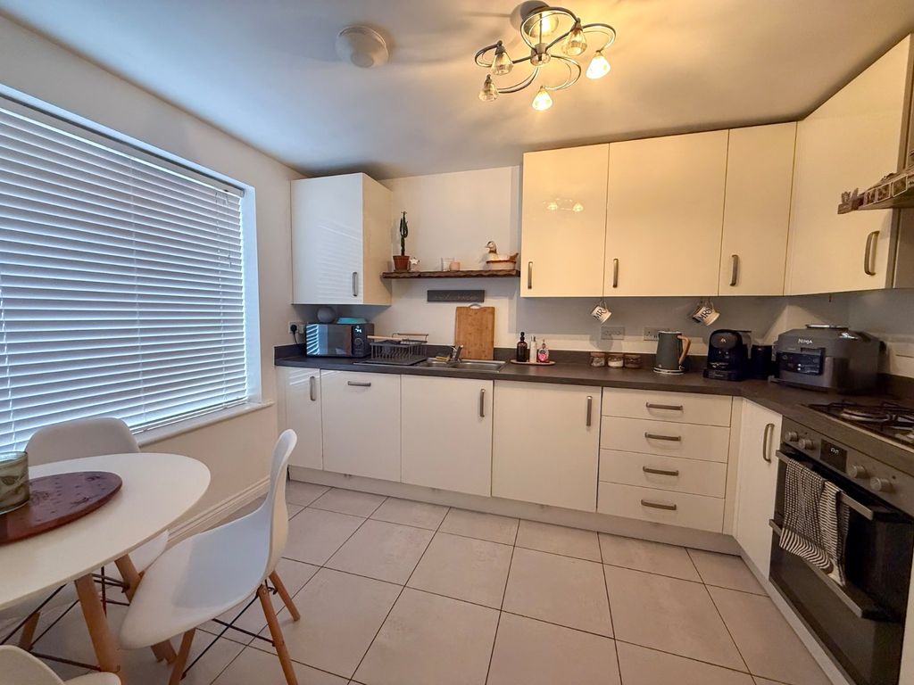 Property photo 3 of 17 Kitchen Diner