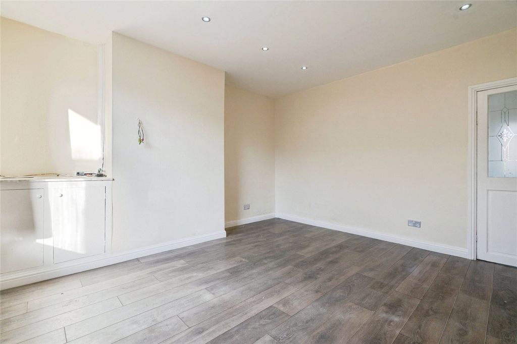 Property photo 3 of 22 Picture No. 17