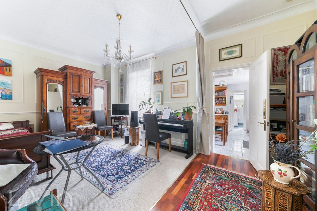 Property photo 3 of 12 3