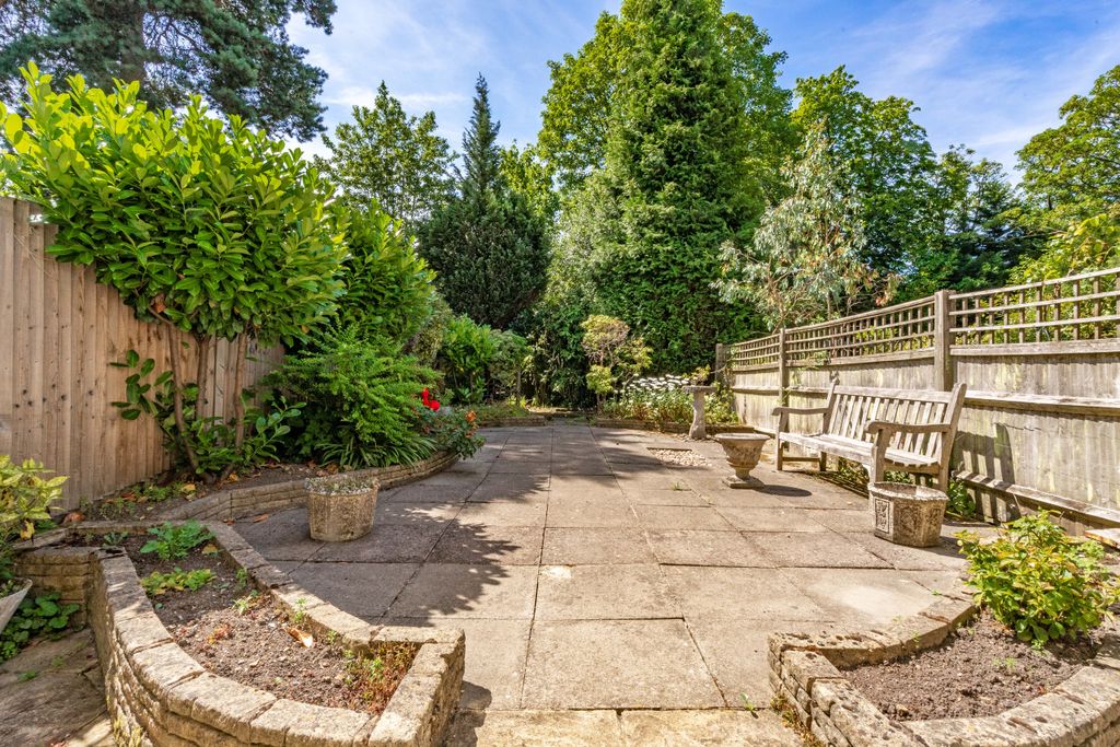 Property photo 2 of 12 Garden