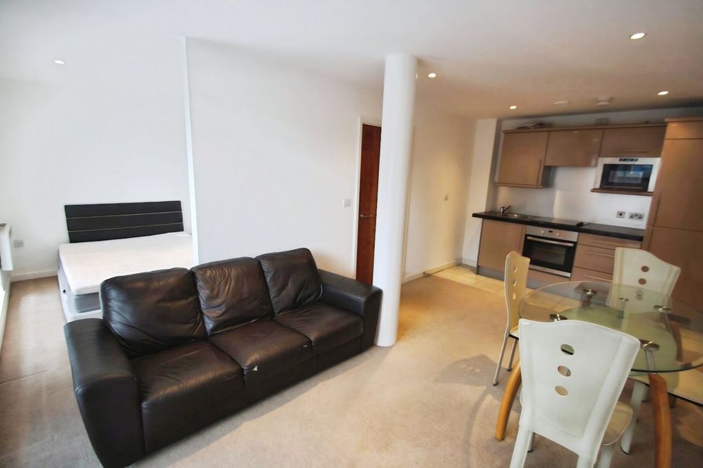 Property photo 2 of 8 Picture No. 13