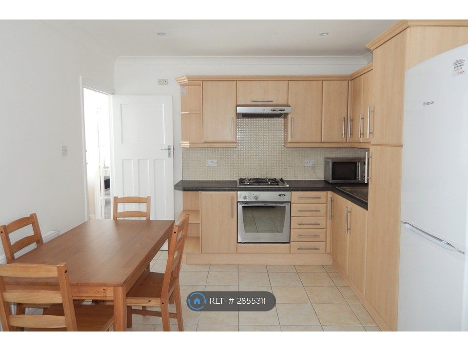 Property photo 1 of 7 Kitchen &amp; Lounge