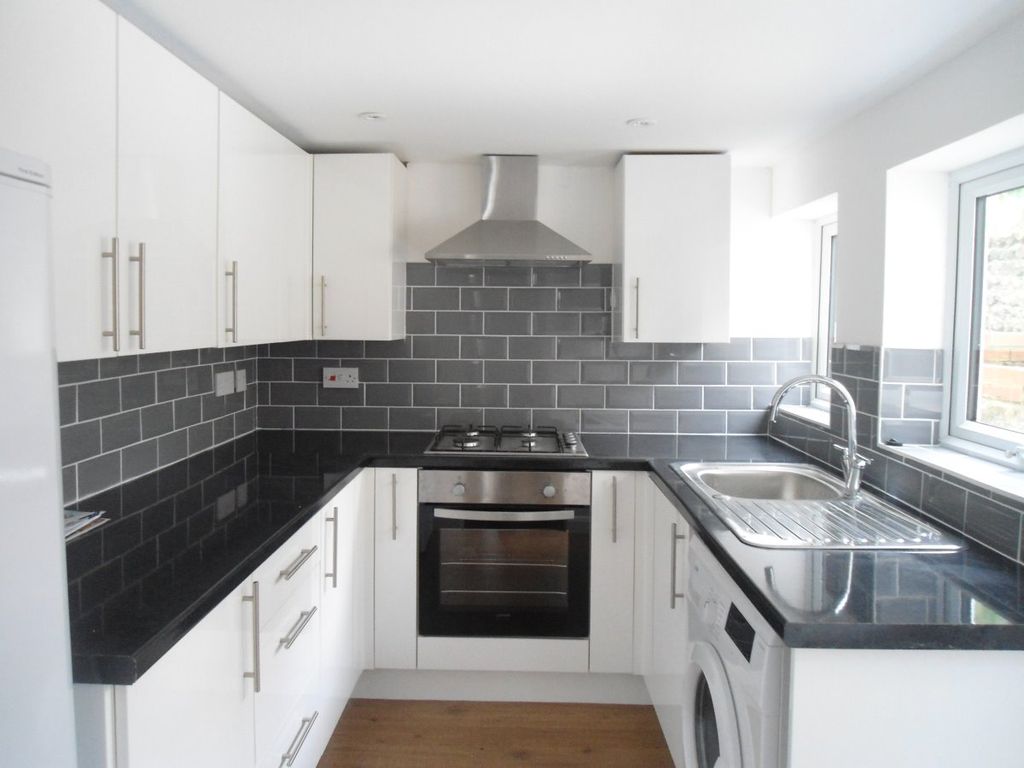 Property photo 2 of 9 Kitchen