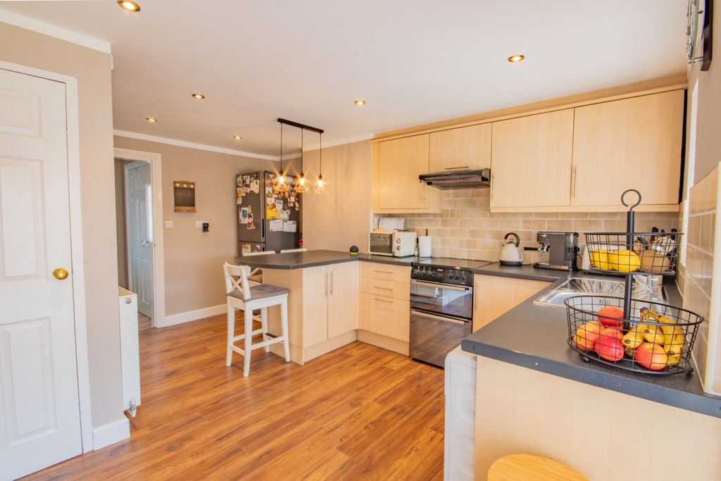 Property photo 3 of 16 Kitchen Diner