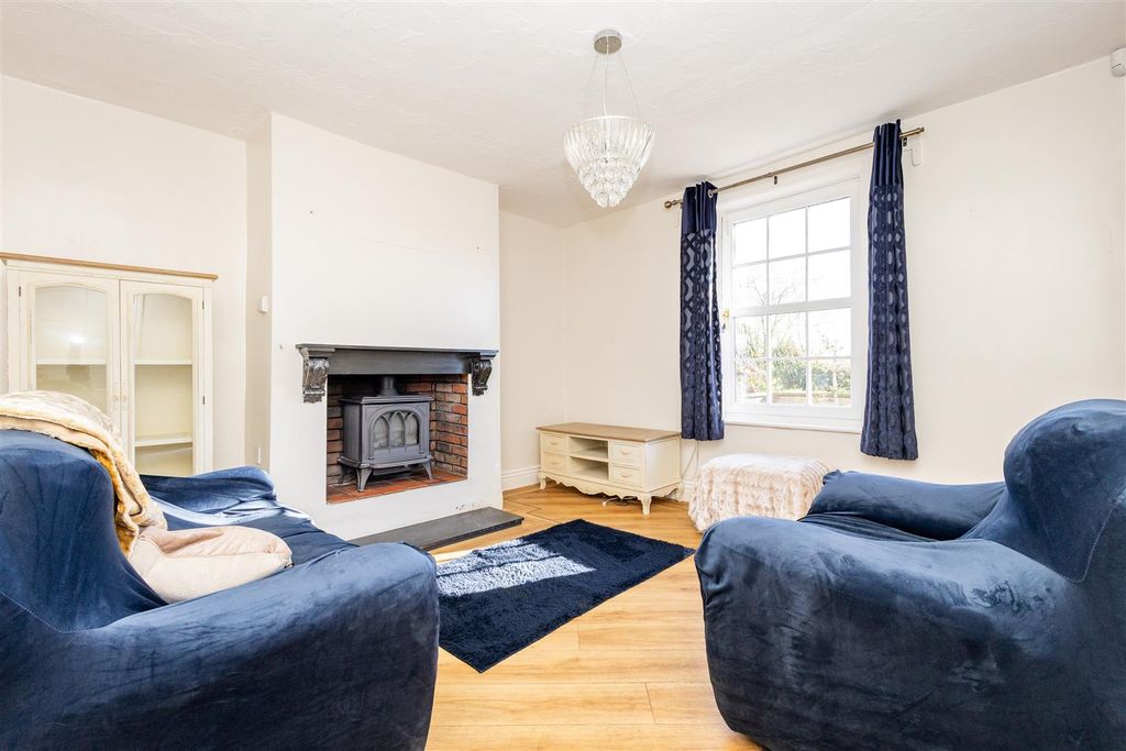 Property photo 2 of 22 Lounge