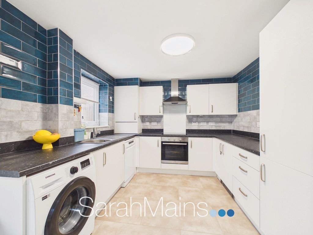 Property photo 2 of 14 Dining Kitchen