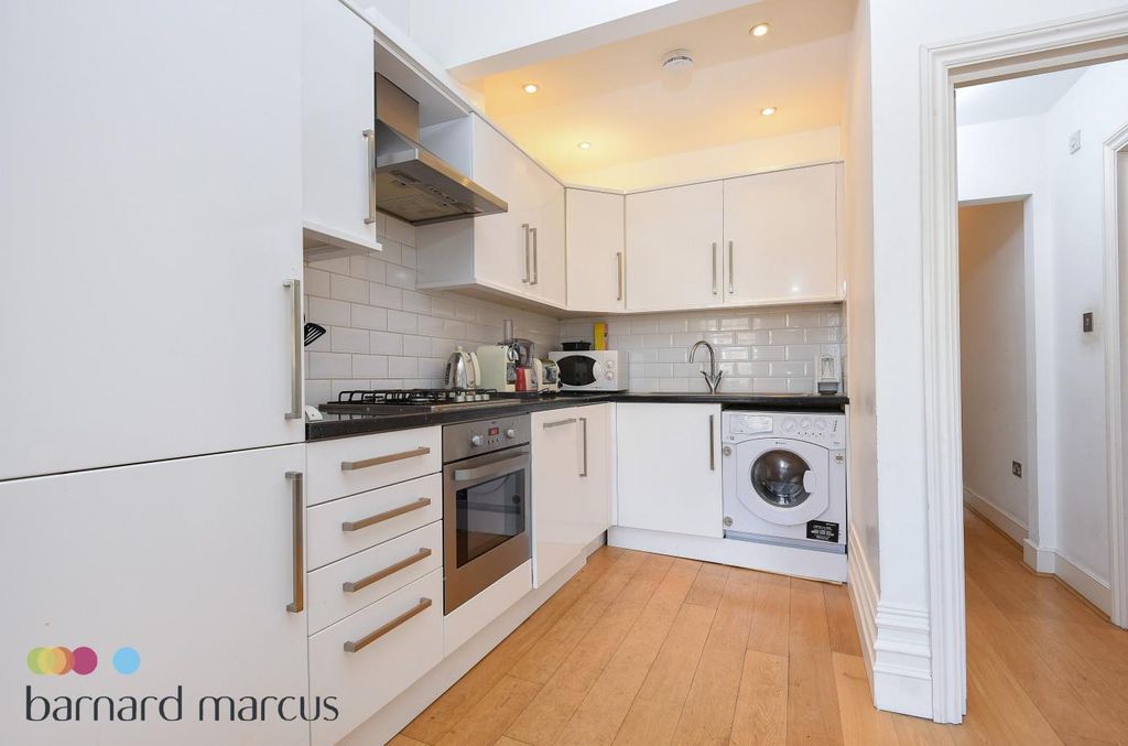 Property photo 2 of 6 Kitchen