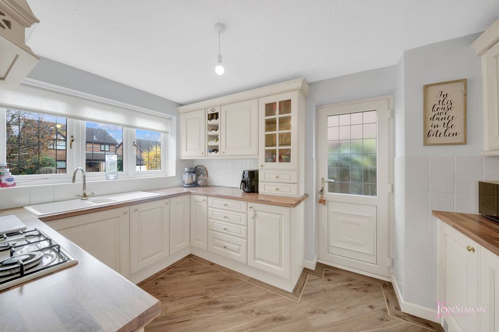 Property photo 3 of 26