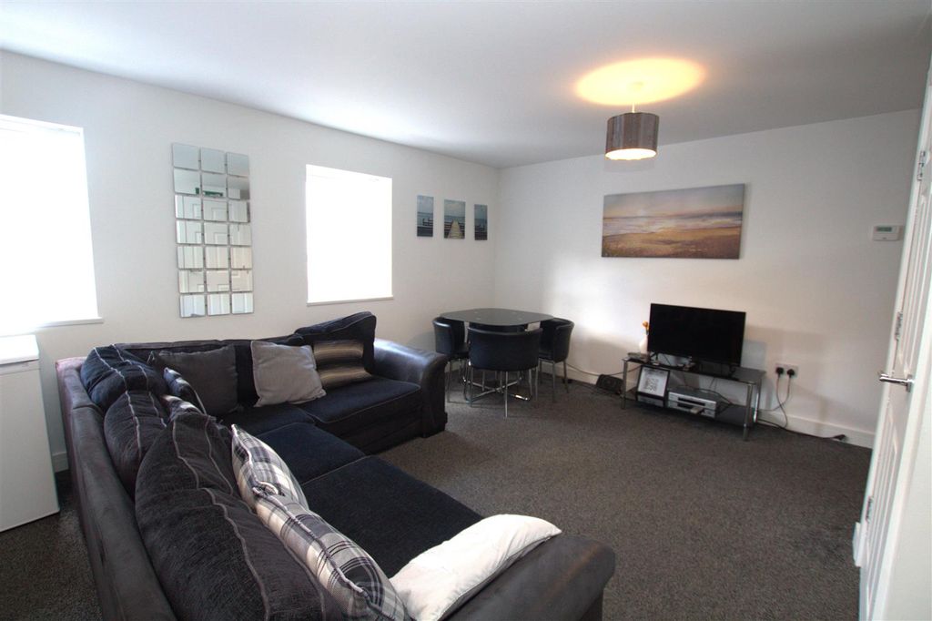 Property photo 2 of 8 Living Area .Jpg