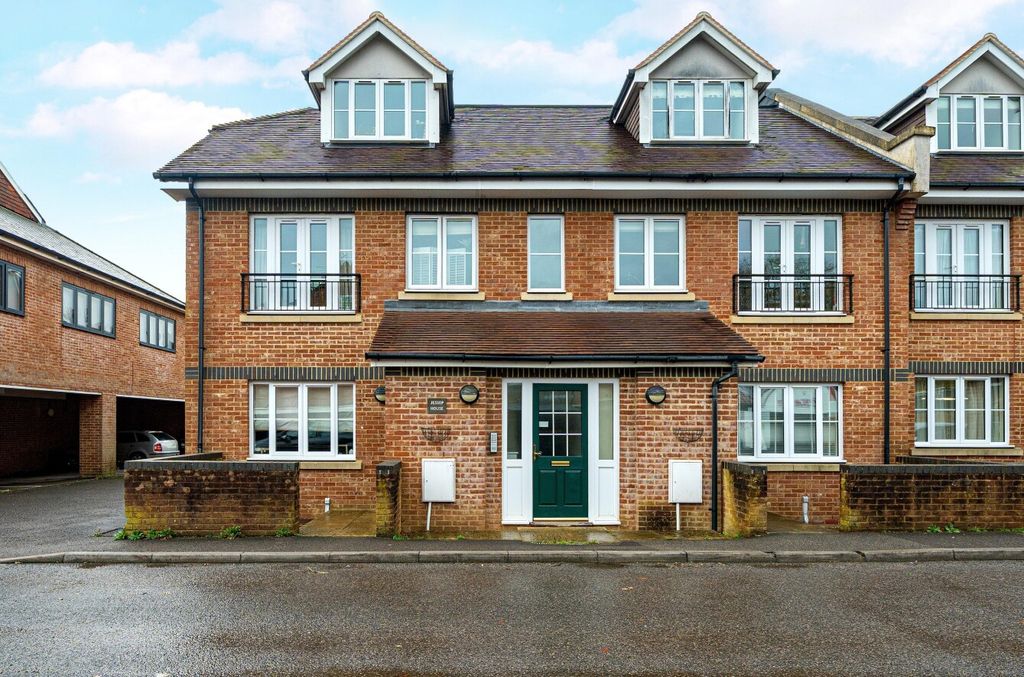 Property photo 1 of 12 1376506-2-6911F32...