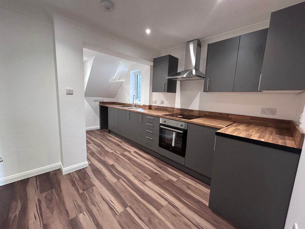 Property photo 3 of 7 Kitchen
